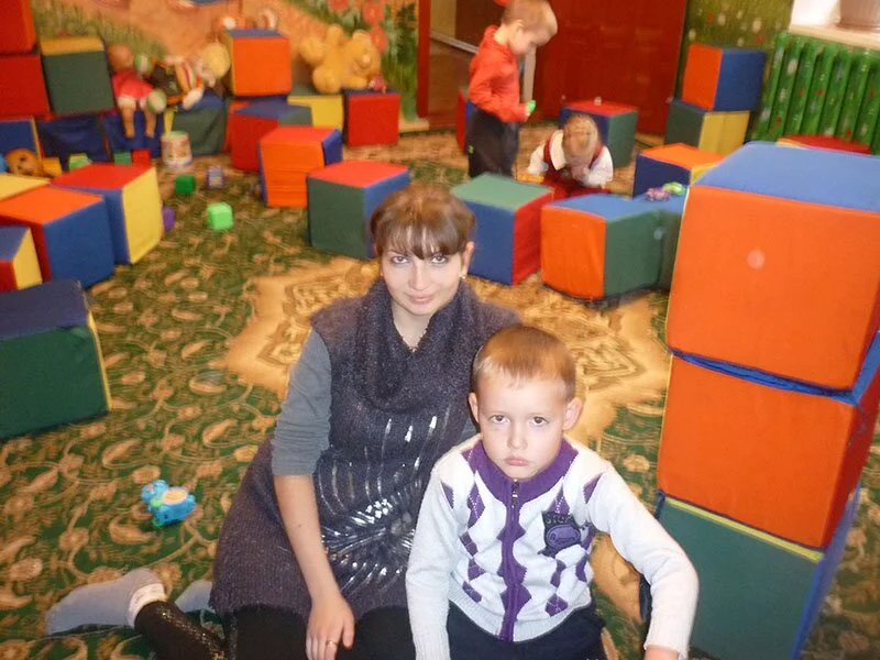 От старшего к младшему.