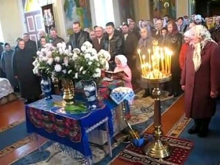 Ой, какая миленькая или отвлекает от молитвы? 